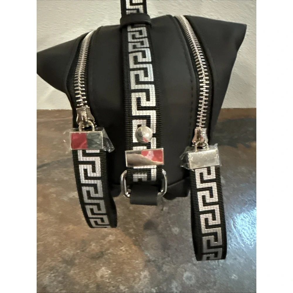 NWOT Versace Parfums Black Double Zip Toiletry Travel Bag Greek Key Strap
